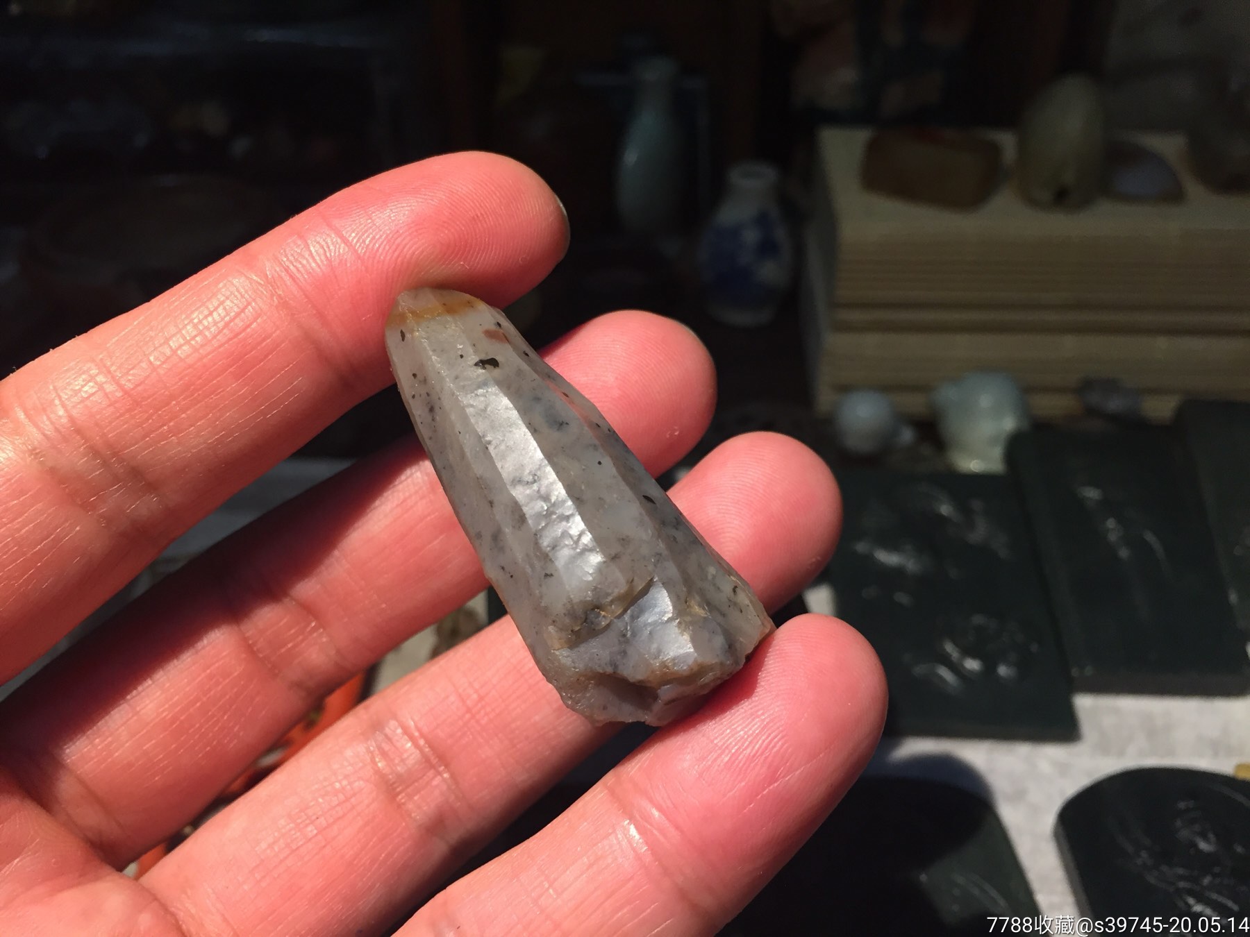 红山文化玉刮削器