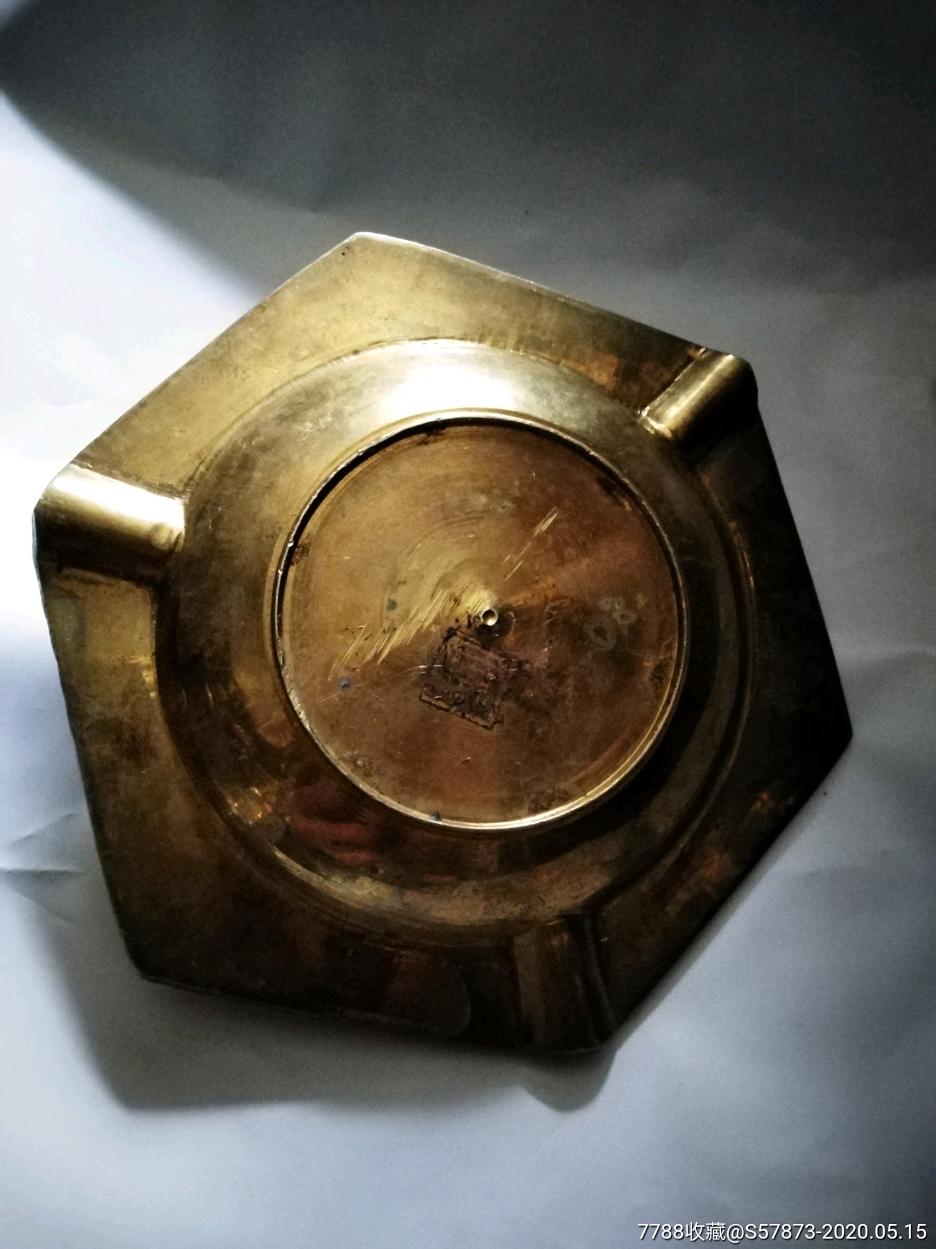 古代黄铜烟灰缸图片