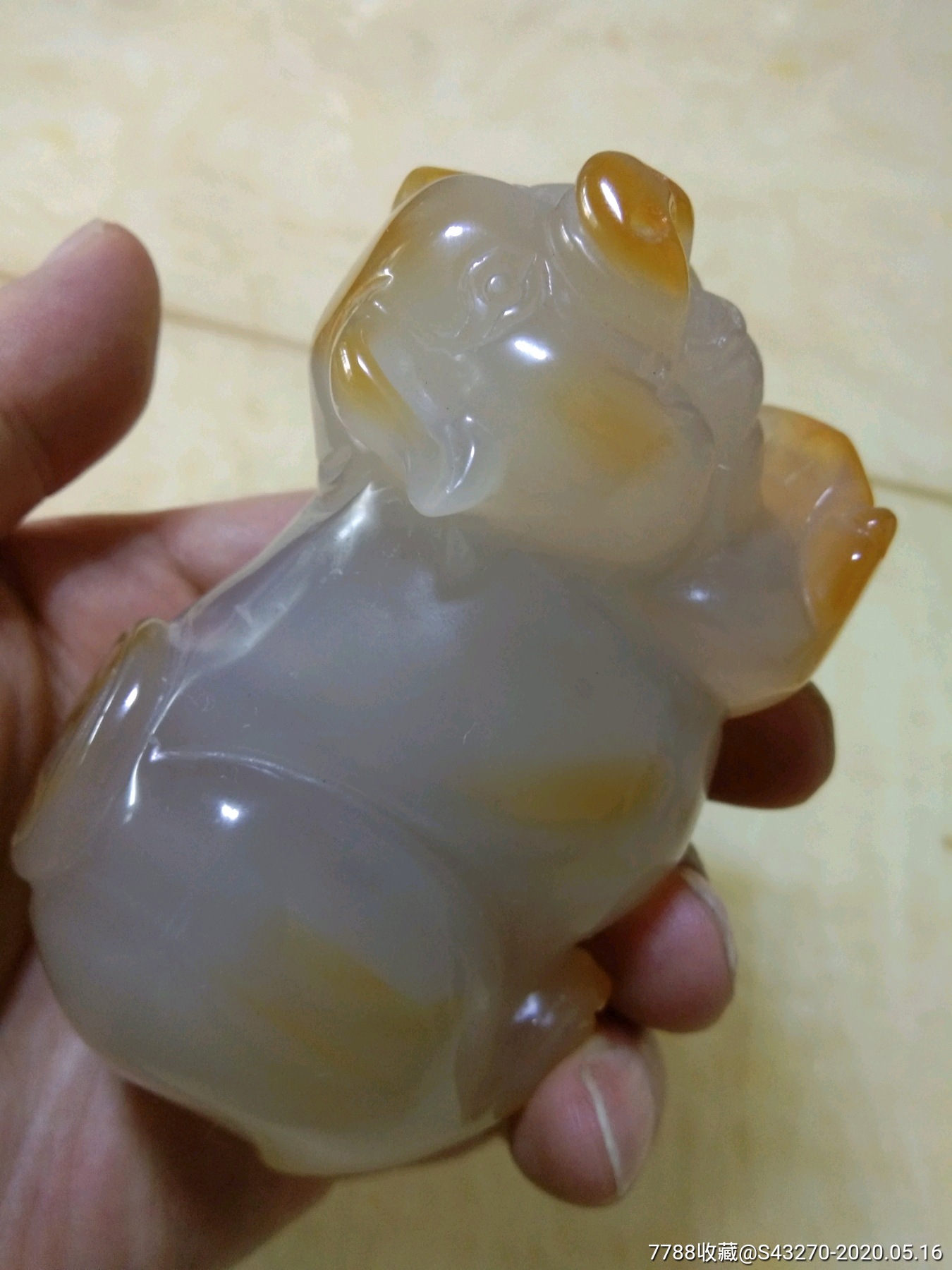 极品玛瑙发财猪手把件