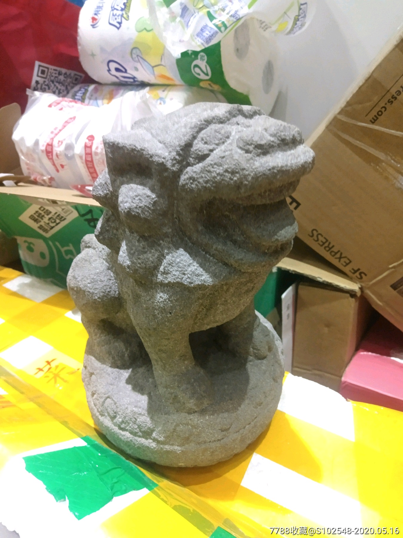 老石头狮子一个