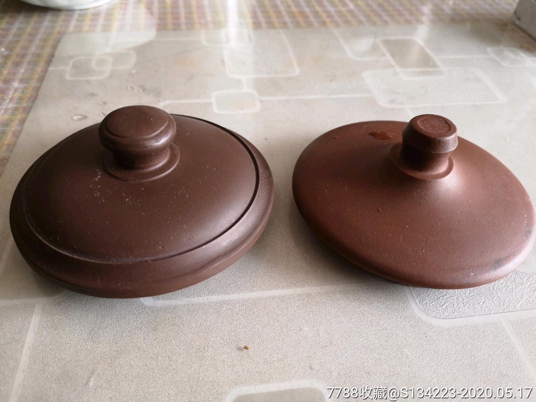两个紫砂盖子