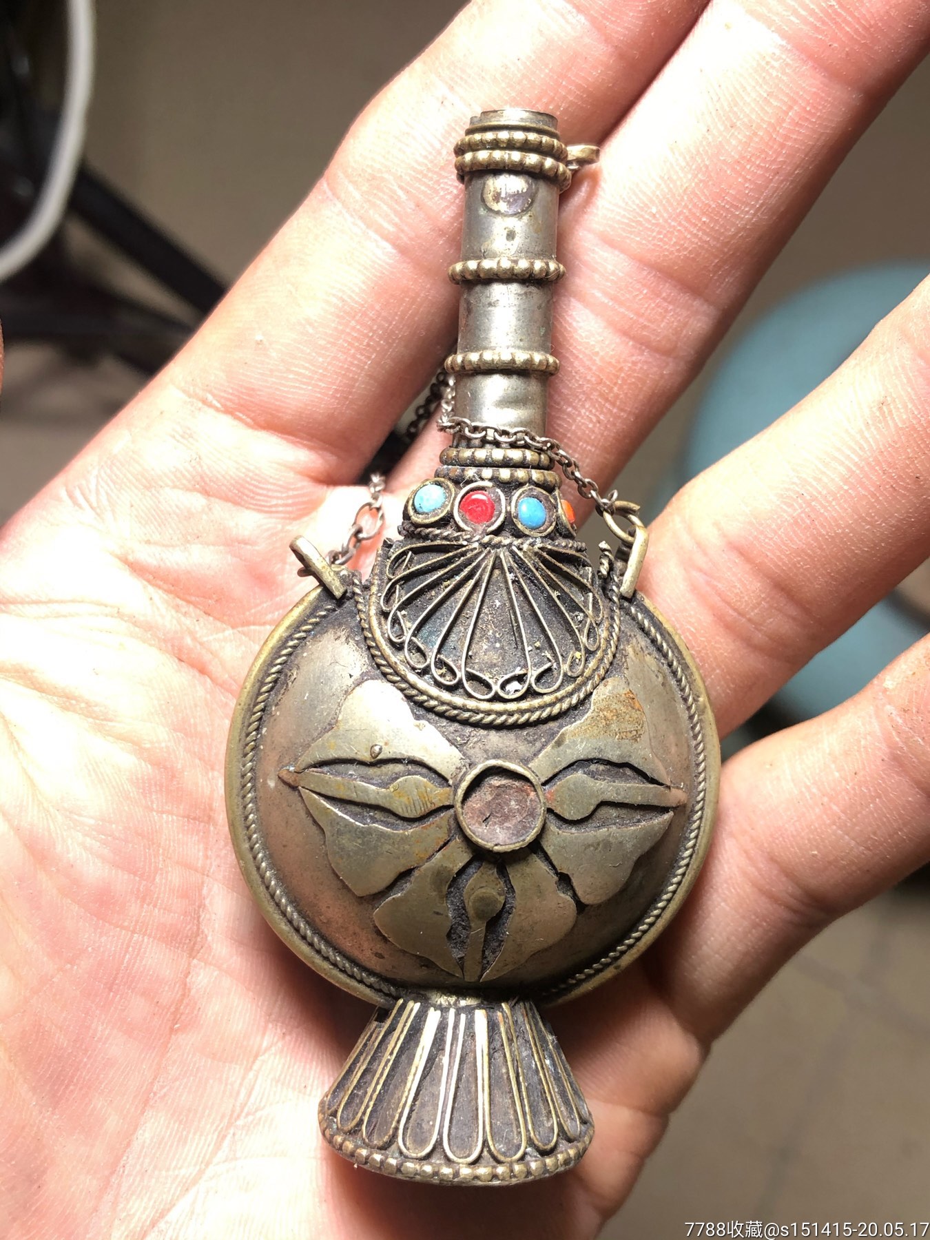 民国鼻烟壶工艺复杂白铜不会生锈容易保存收藏镶有砗渠六颗稀罕物件