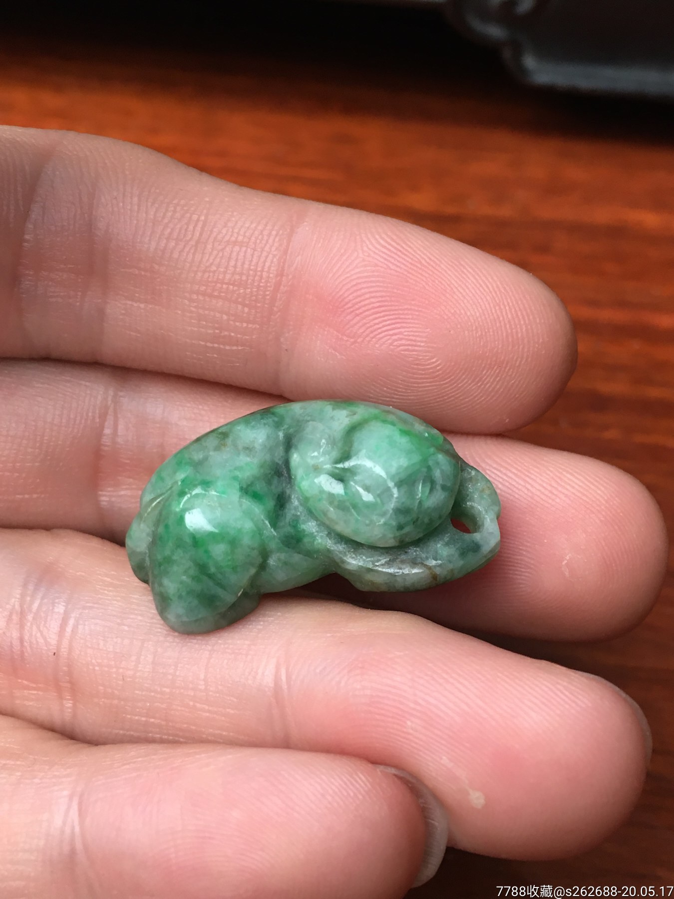 晚清老满色翡翠玉獾挂件