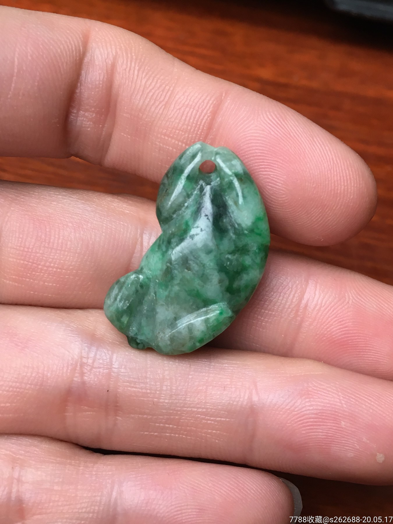 晚清老满色翡翠玉獾挂件