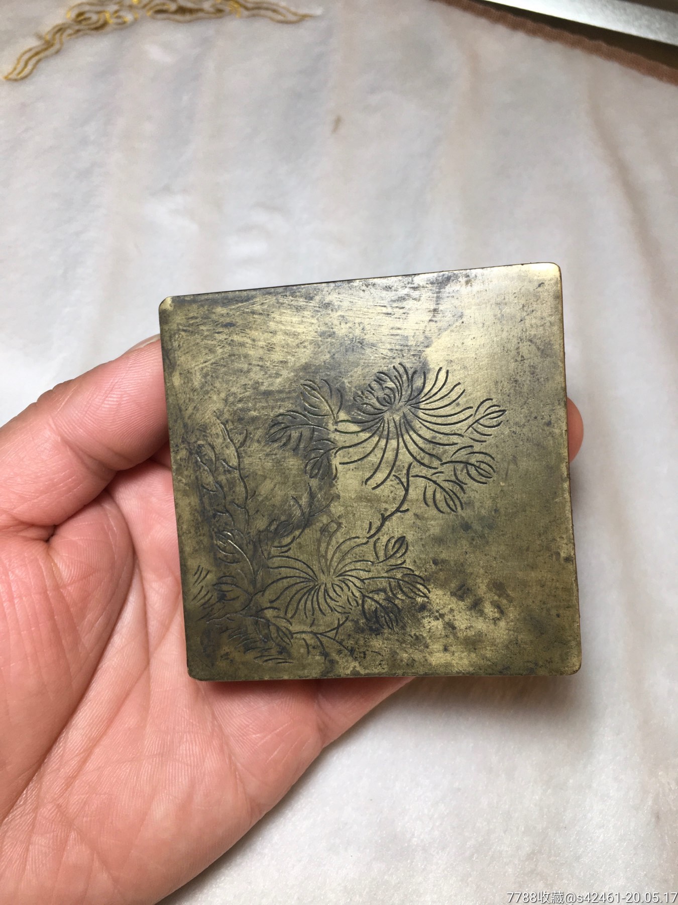 清代菊花纹铜墨盒