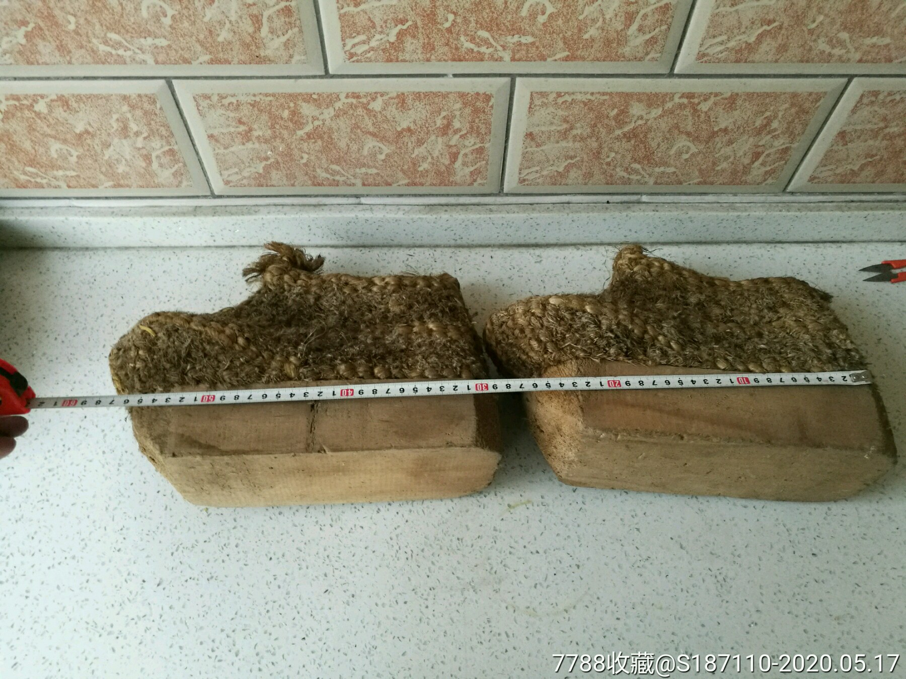 乌拉草编制暖鞋