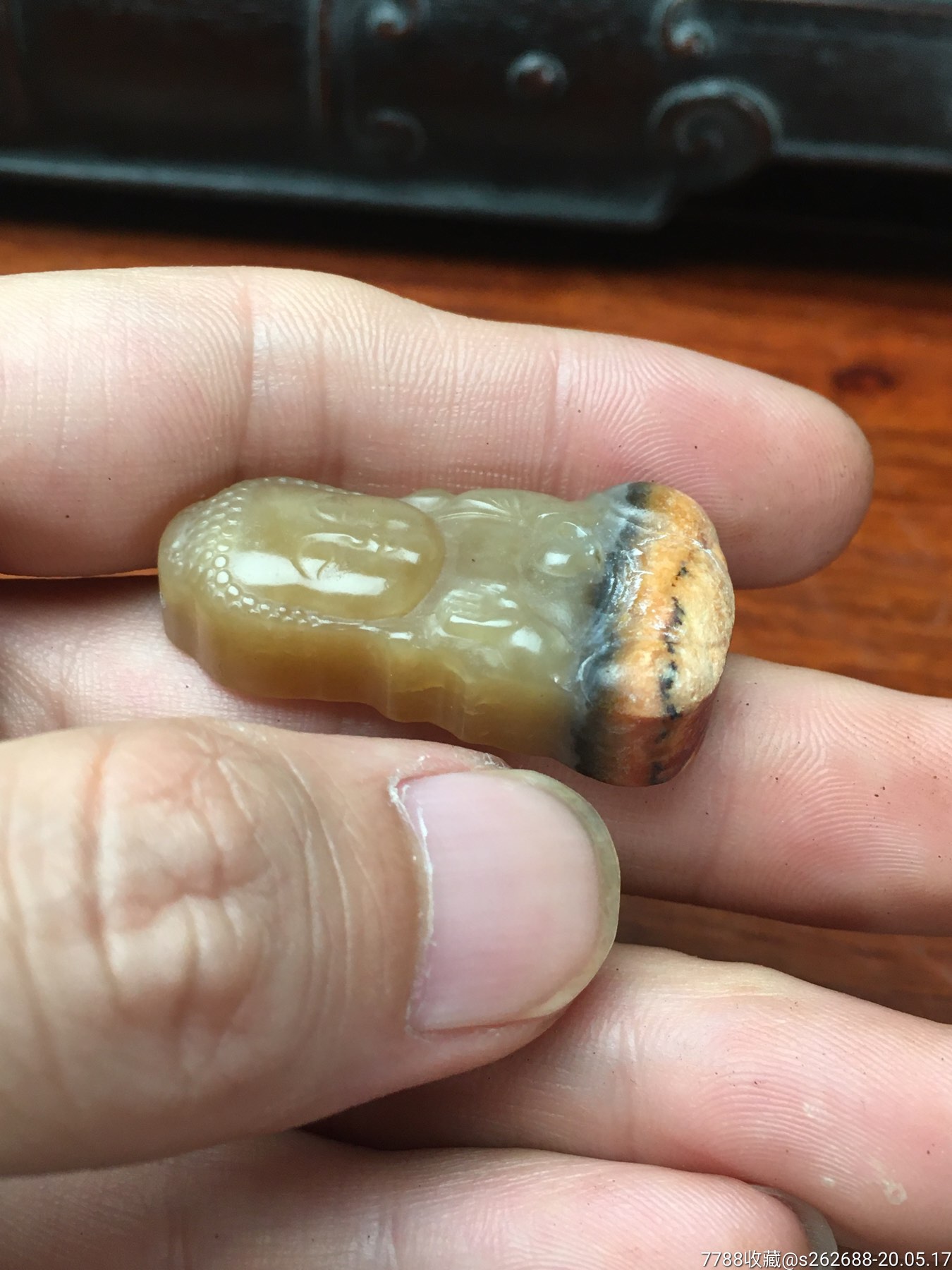 和田玉三色带皮糖料宝宝佛挂坠