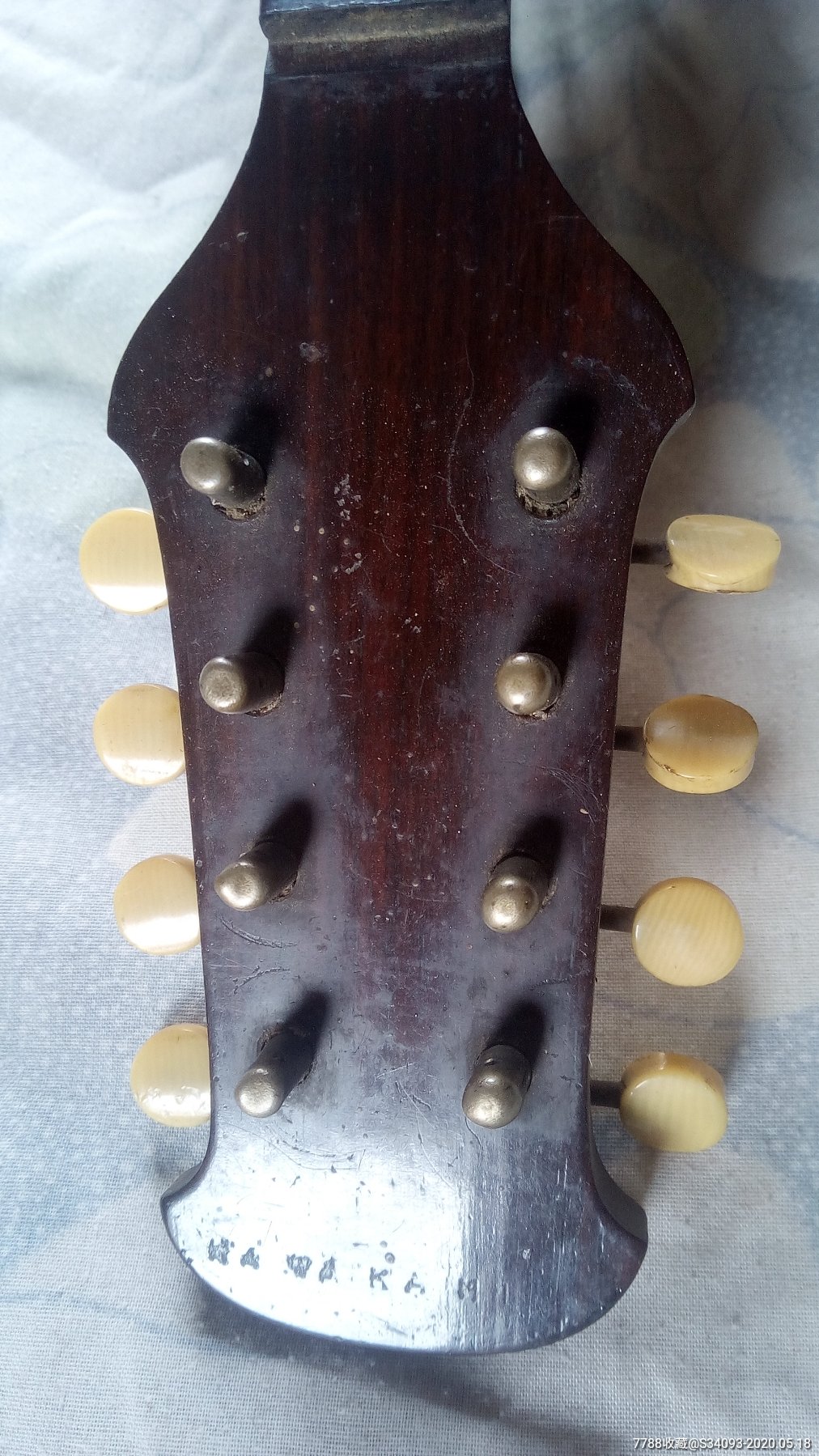 民国八弦弹拨乐器