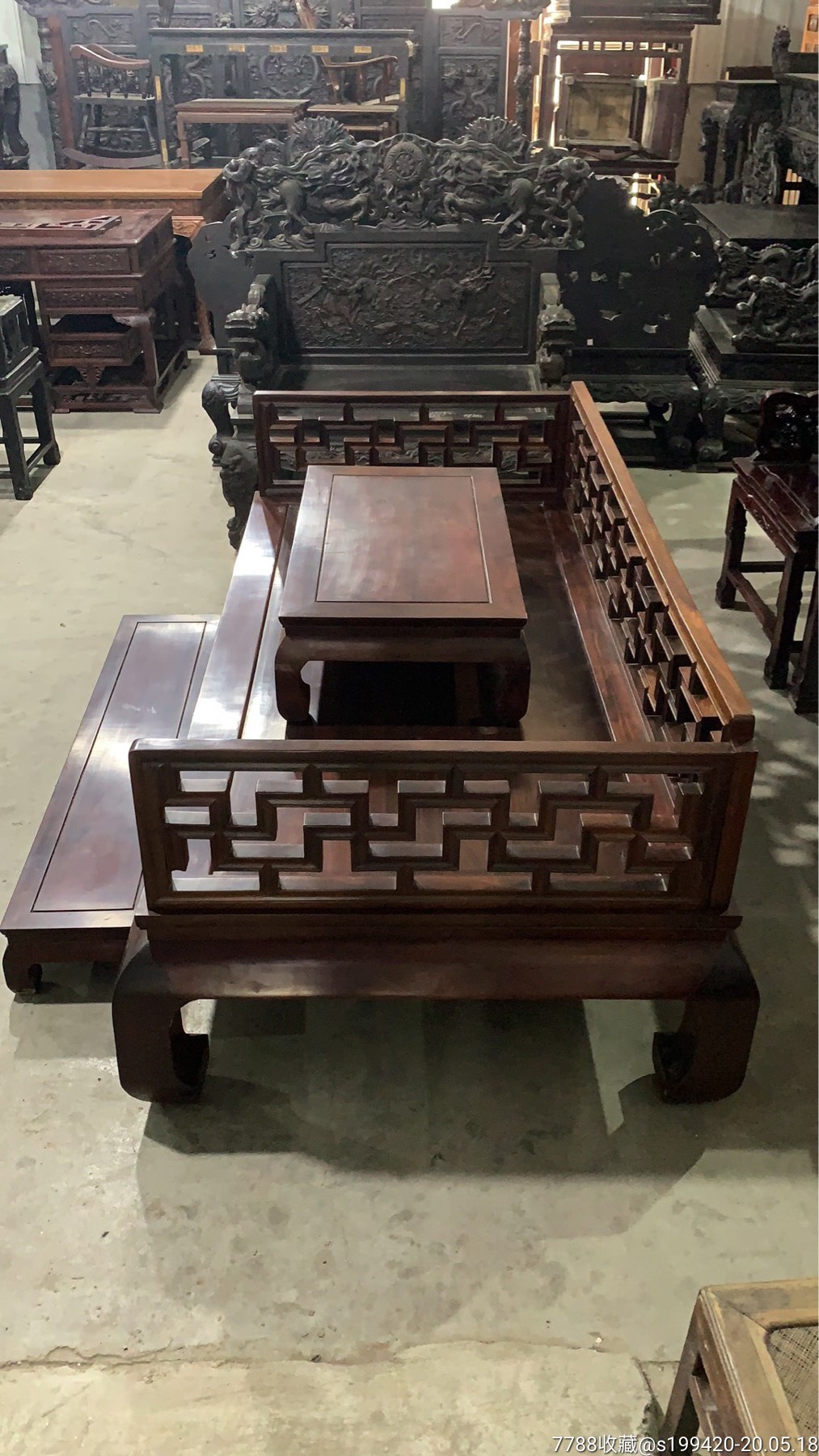 民国前后,酸枝木精品罗汉床,带脚踏三件套.全品无损,质量非常好.