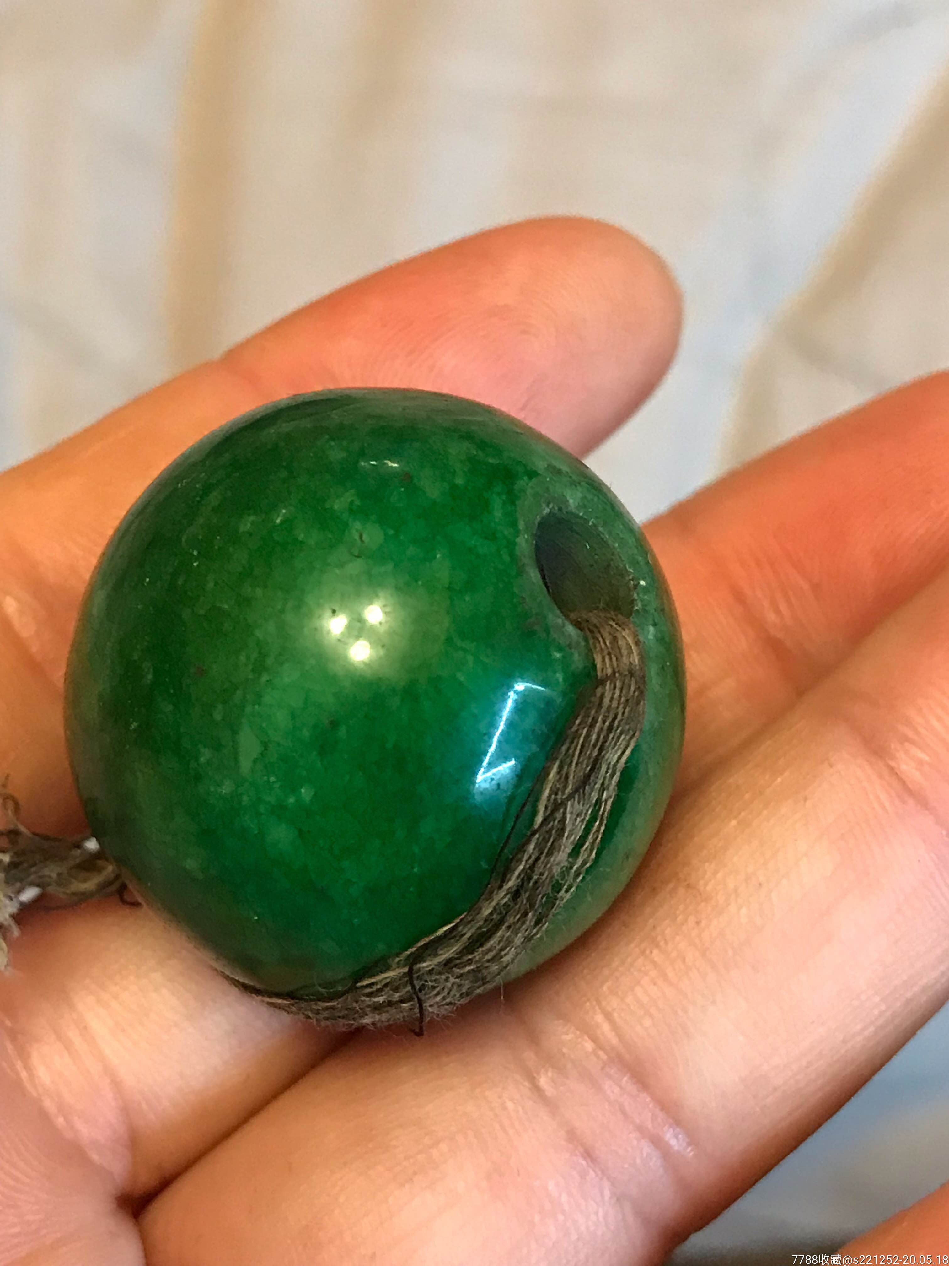 0次进行点评点评:0浏览量:备注:明清老翡翠大光珠一颗,皮壳漂亮,包浆