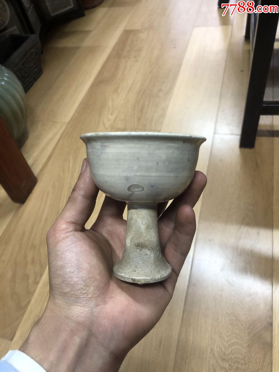 宋代白瓷高脚杯