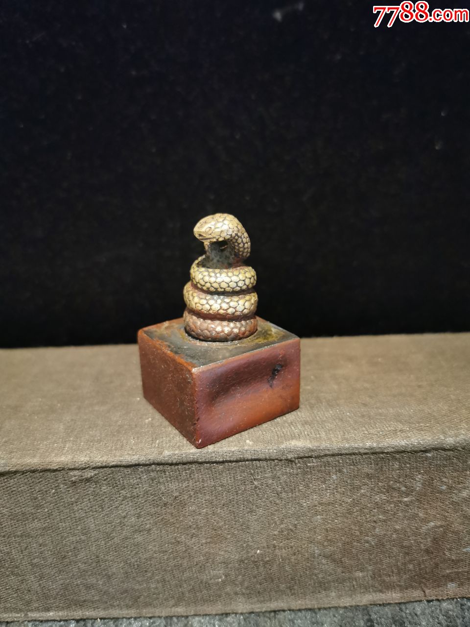 纯铜蛇钮"山河如画"印章,闲章,印文清晰,盘蛇蛇钮形象生动,详细可见细