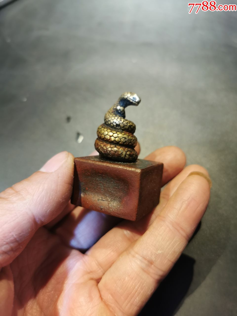 纯铜蛇钮"山河如画"印章,闲章,印文清晰,盘蛇蛇钮形象生动,详细可见细