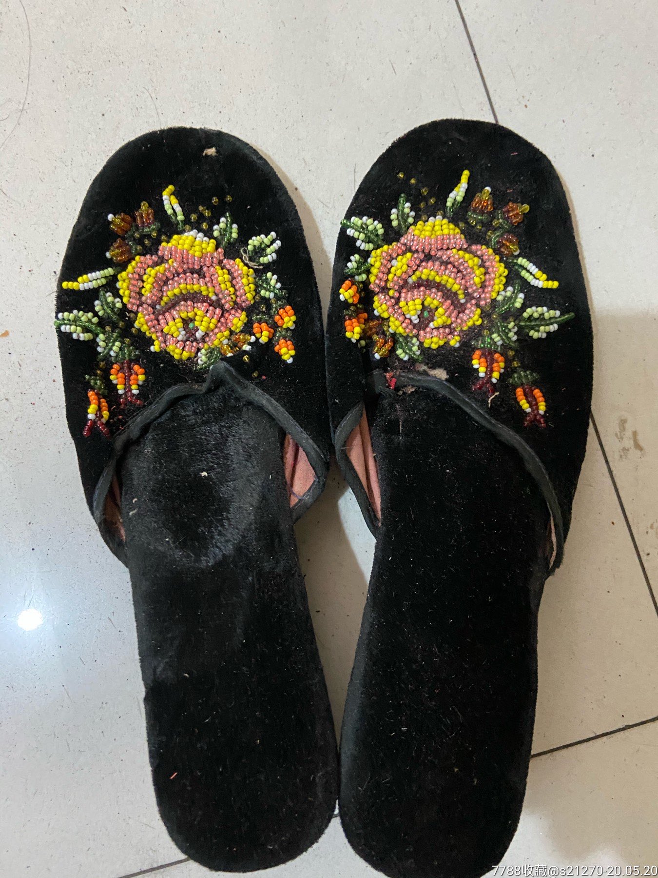 民国珠绣拖一双