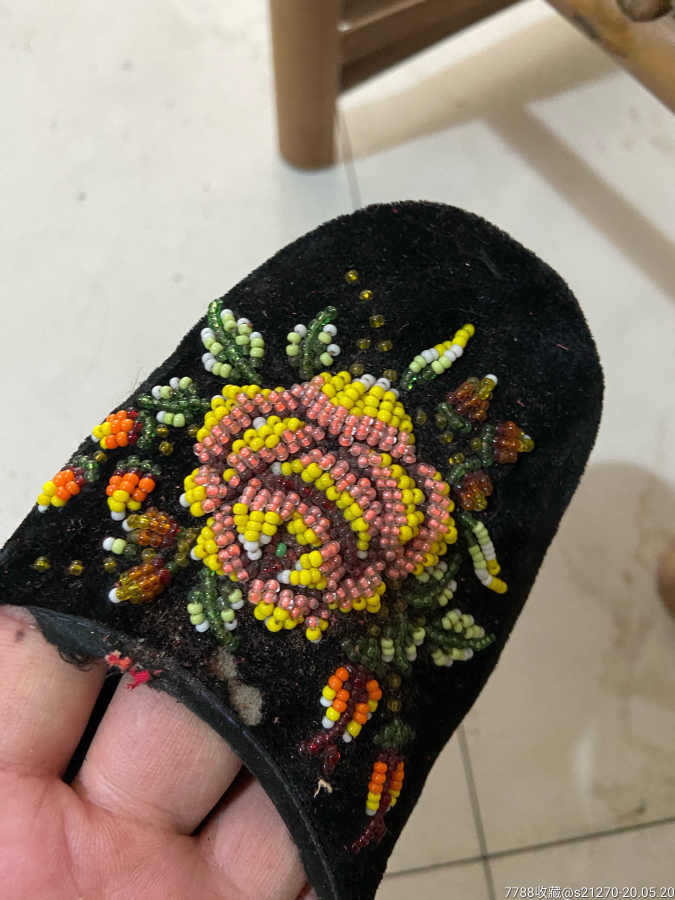 民国珠绣拖一双