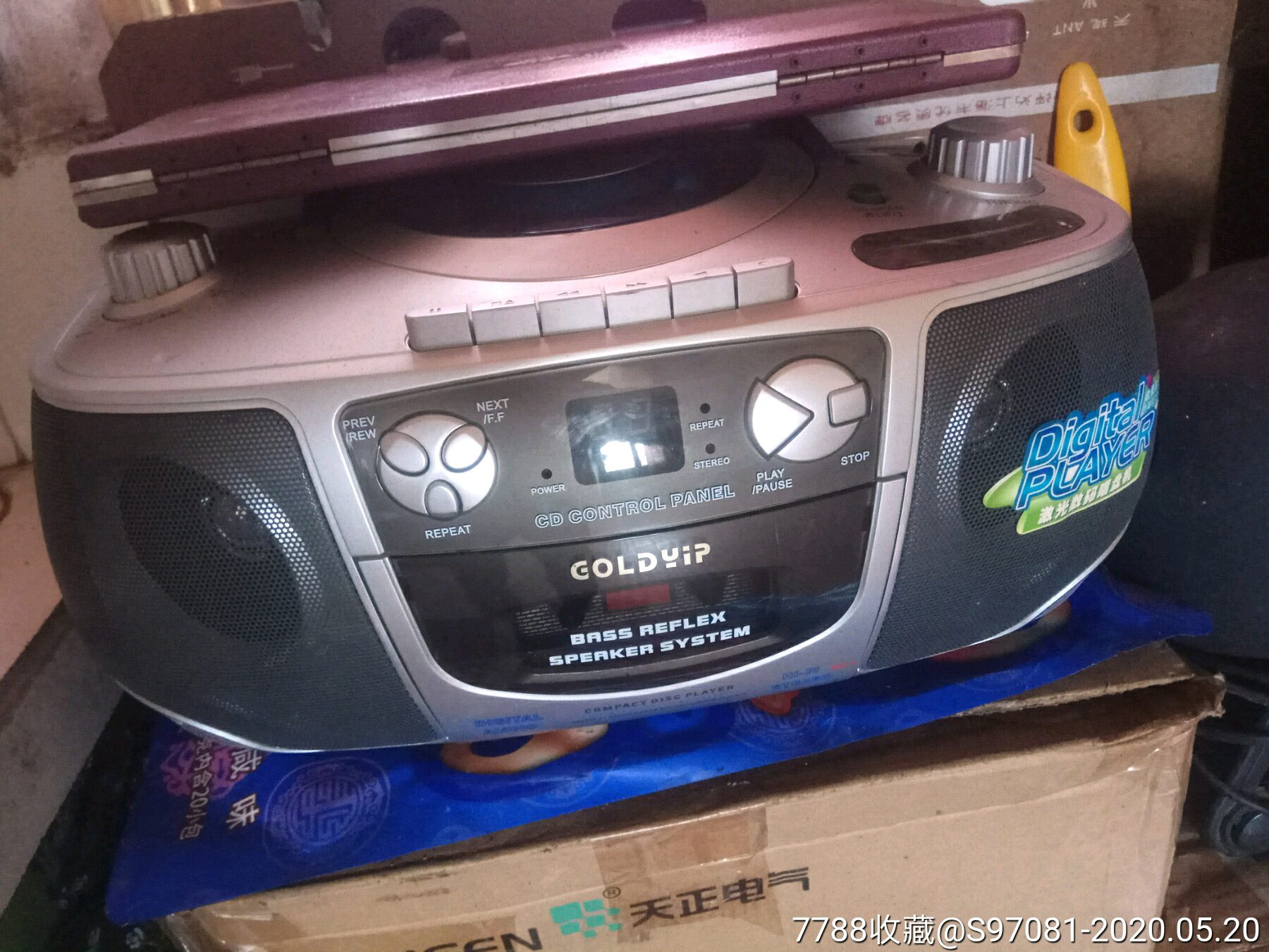 金业牌面包收录机