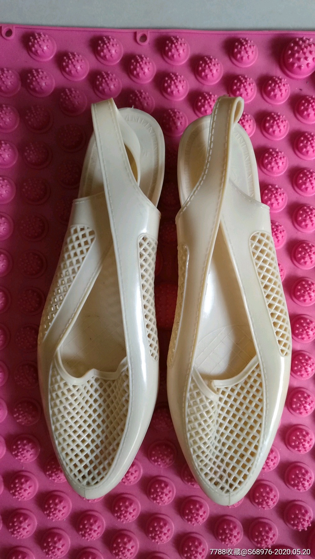 7,80年代塑料女式凉鞋,红叶牌,一型半,39码,品好,可用可藏做道具