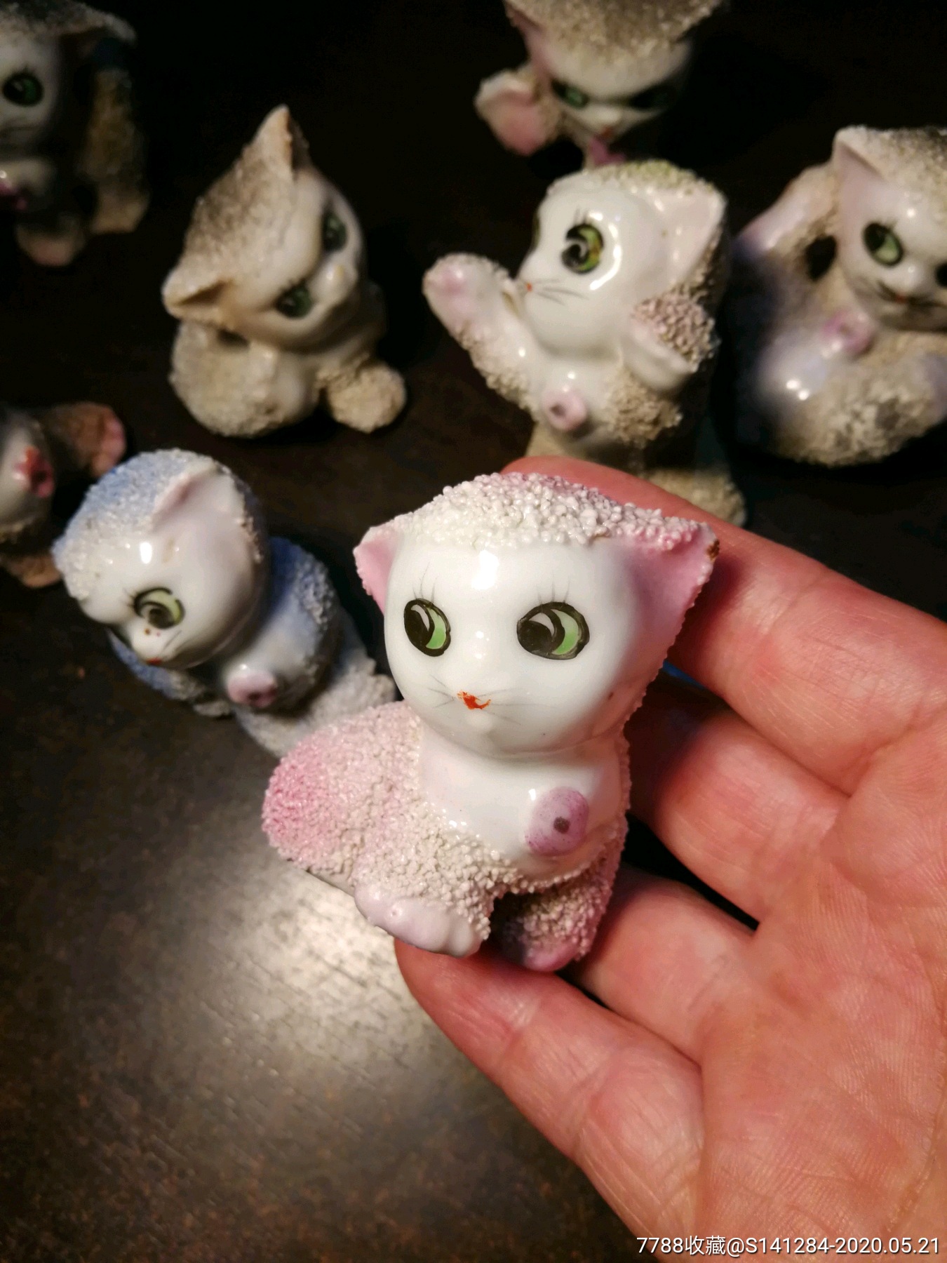 五六十年代库存八个小猫仿生瓷塑一组