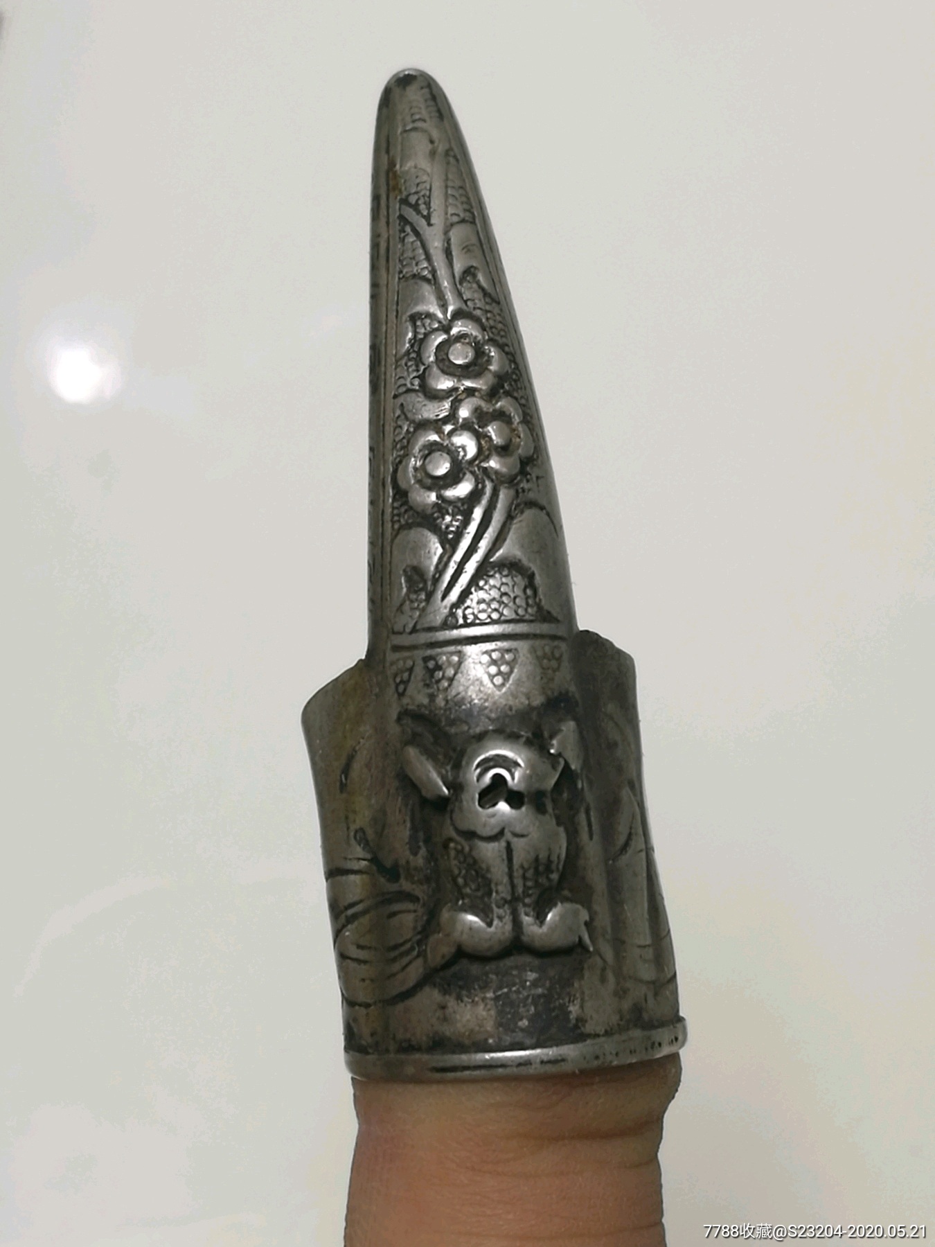 一只漂亮包到清代的银指套