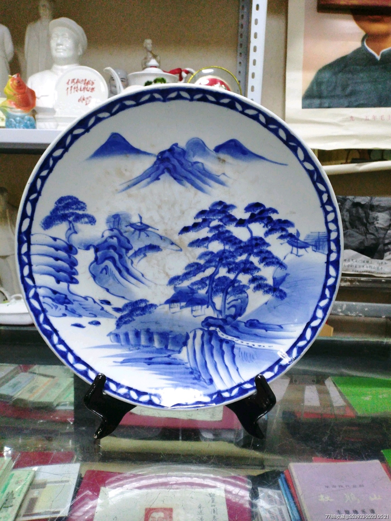 日本青花带款山水摆盘一个