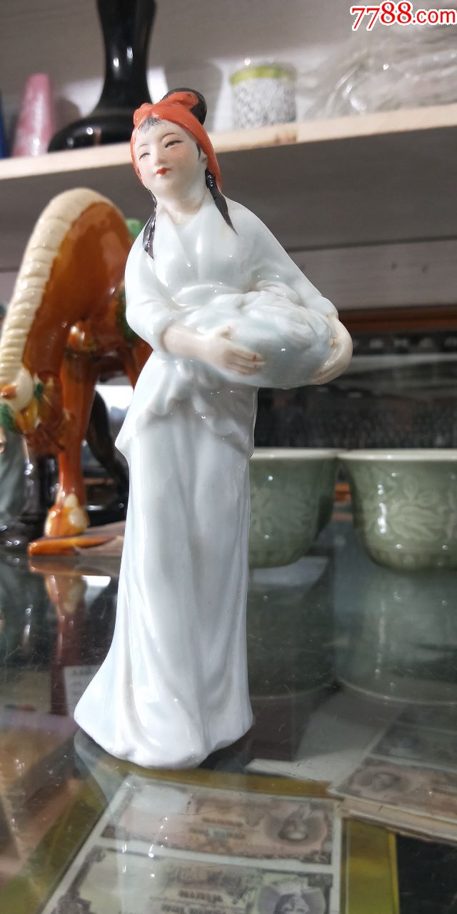 70年代青瓷美女人物像