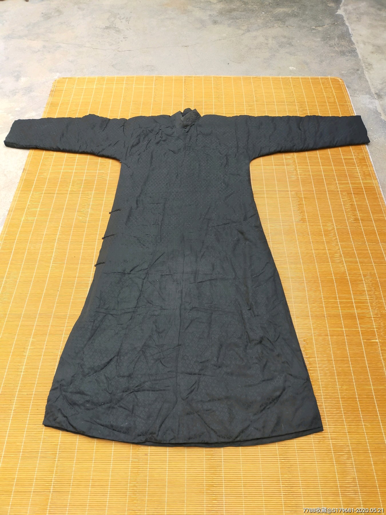 民国时期男丝绸棉长袍