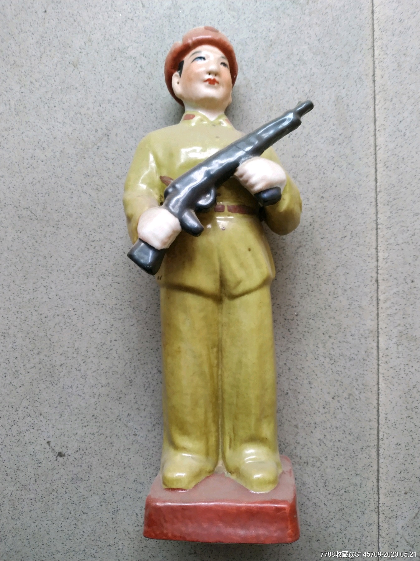 文革时期红军战士雕塑瓷枪断粘特价出不议价