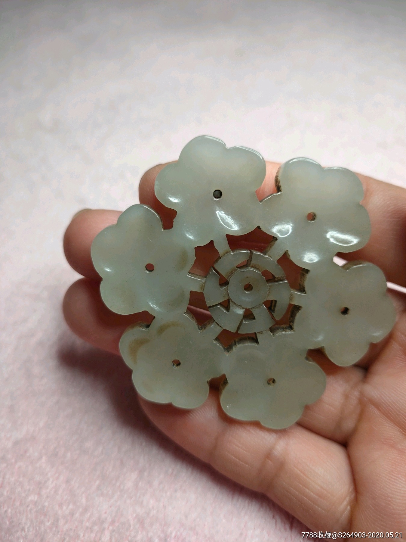 老店旧藏和田玉幸运花玉佩