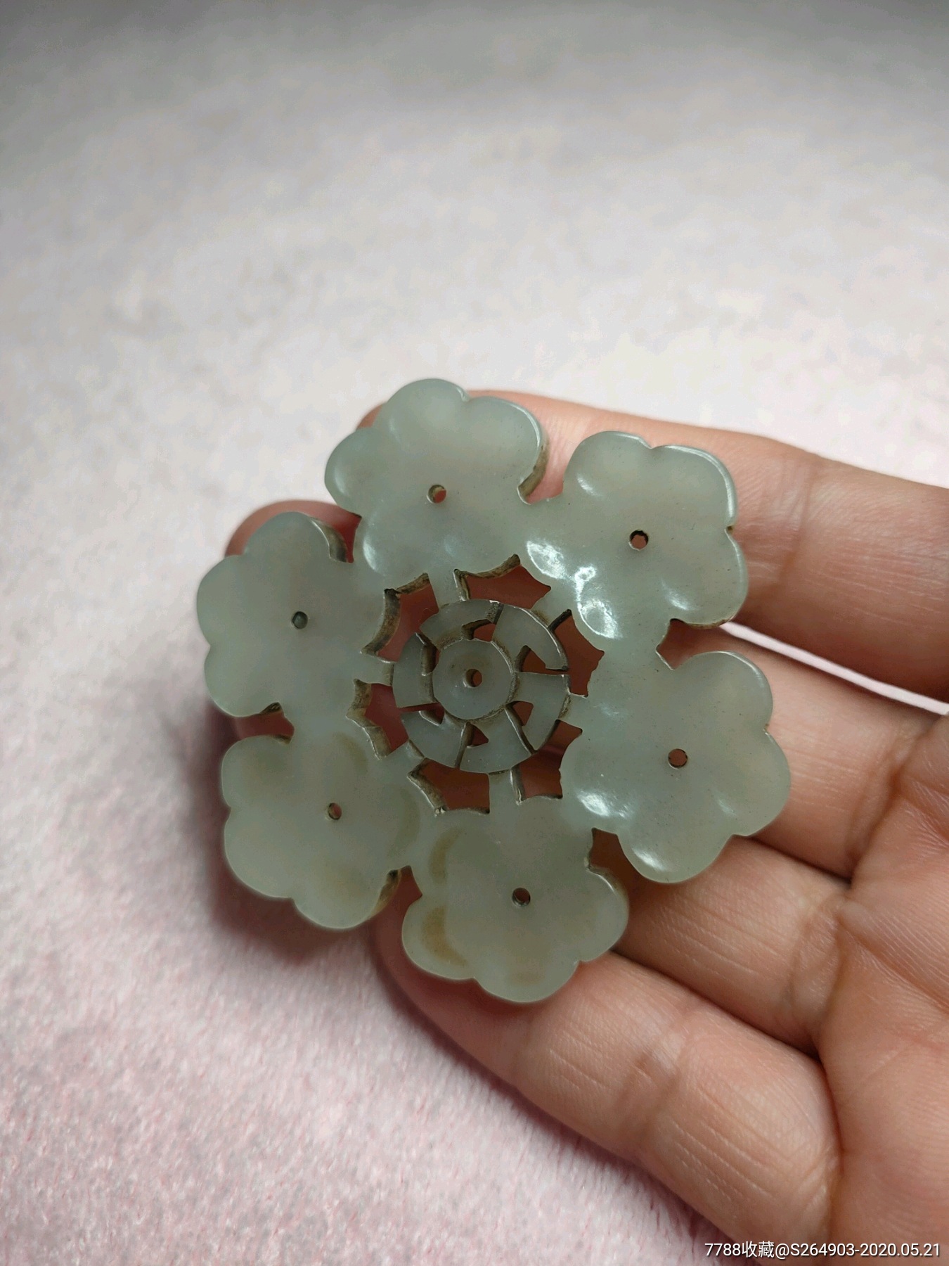 老店旧藏和田玉幸运花玉佩