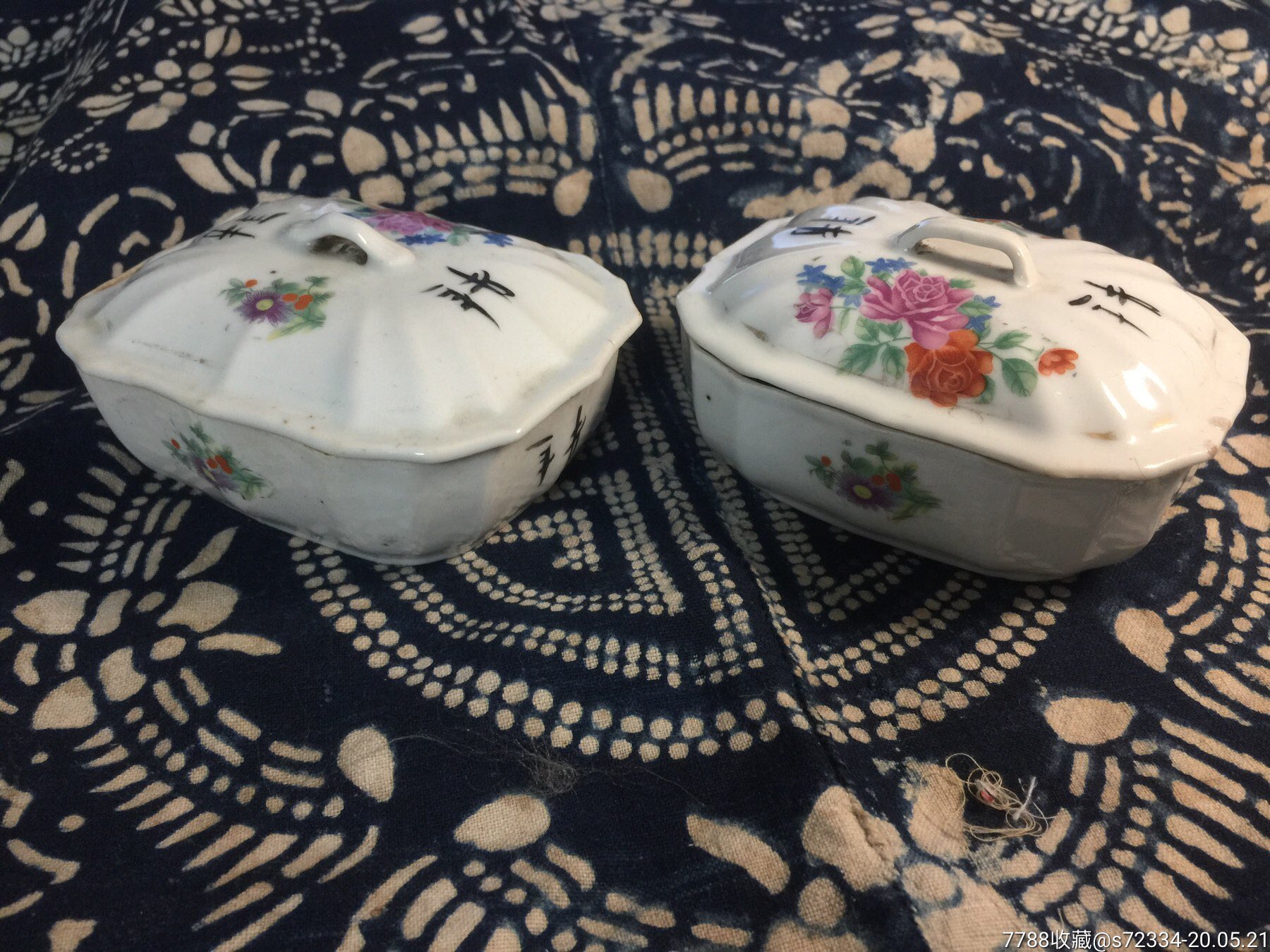 民国吉羊贴花瓷盖盒一对