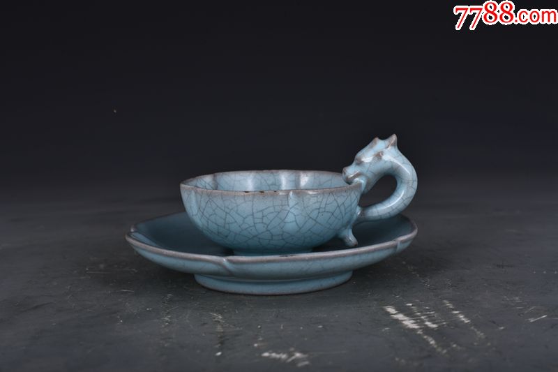 宋汝窑天青釉龙把杯