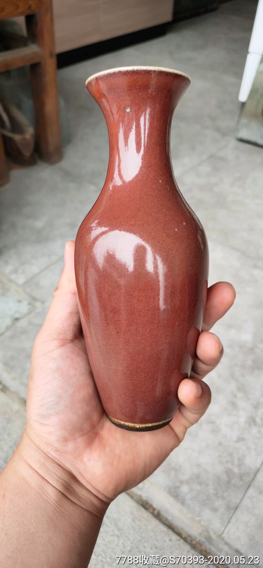 清中期红釉花瓶,有一冲线如图[色]
