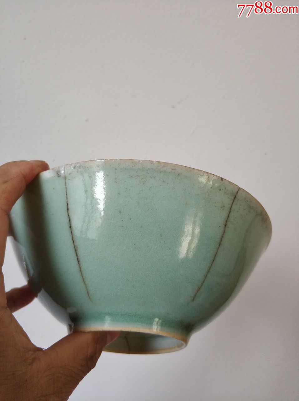豆青釉碗,口径16厘米