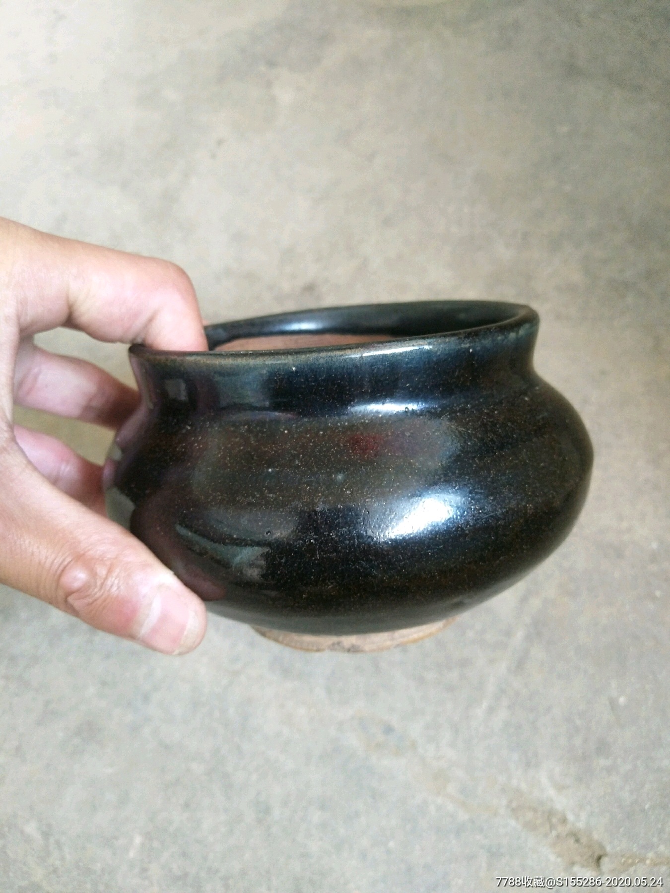 明代黑釉小罐,品相完完整整无任何毛病,釉水发色一