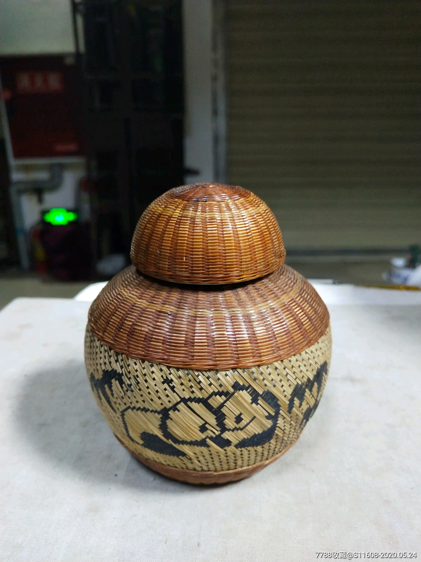 四川陶研所瓷胎竹编熊猫图案茶叶罐