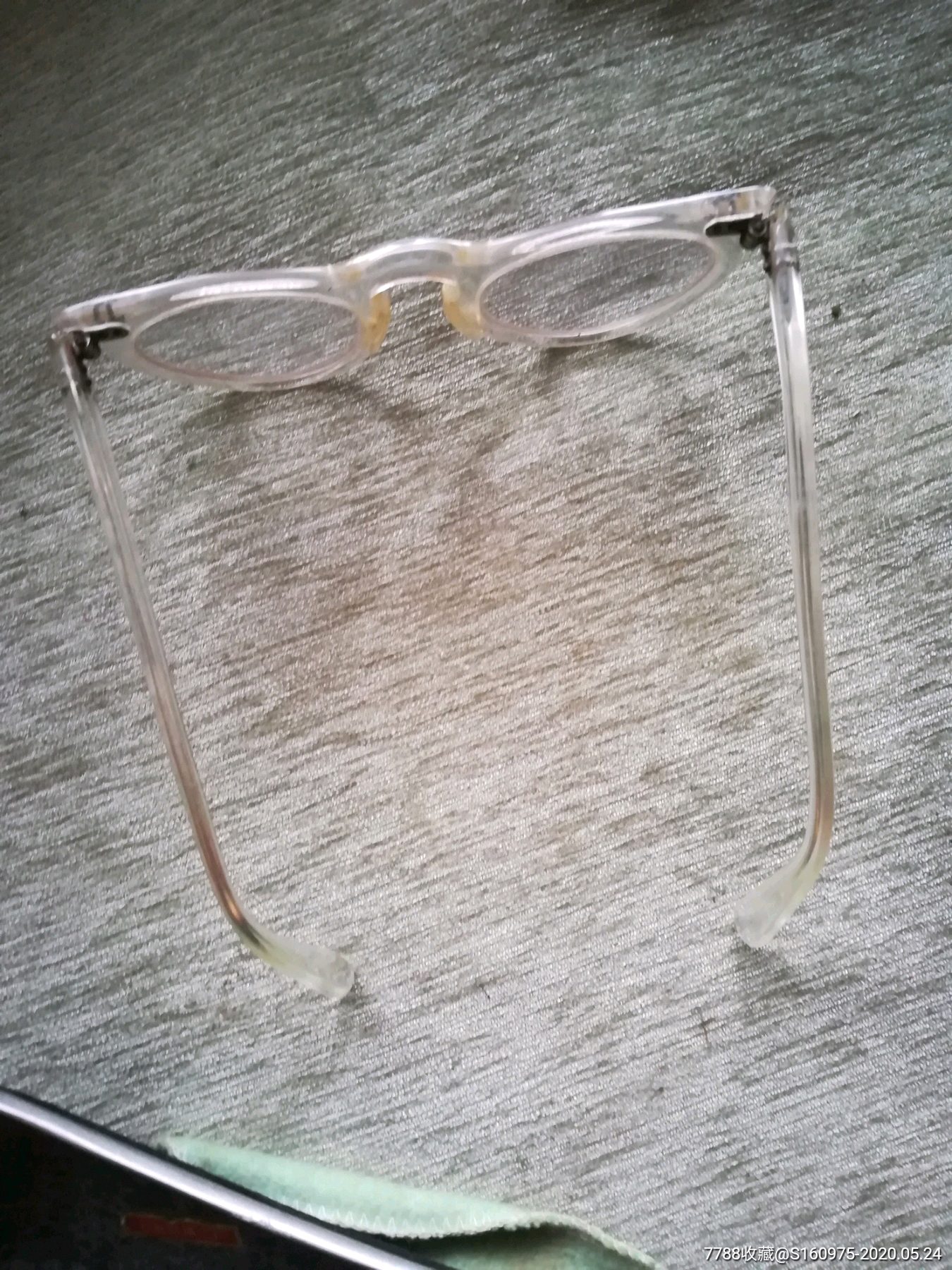 漂亮60年代上海眼镜三厂水晶养目镜带原装盒子,眼镜布,5*2*13.5cm