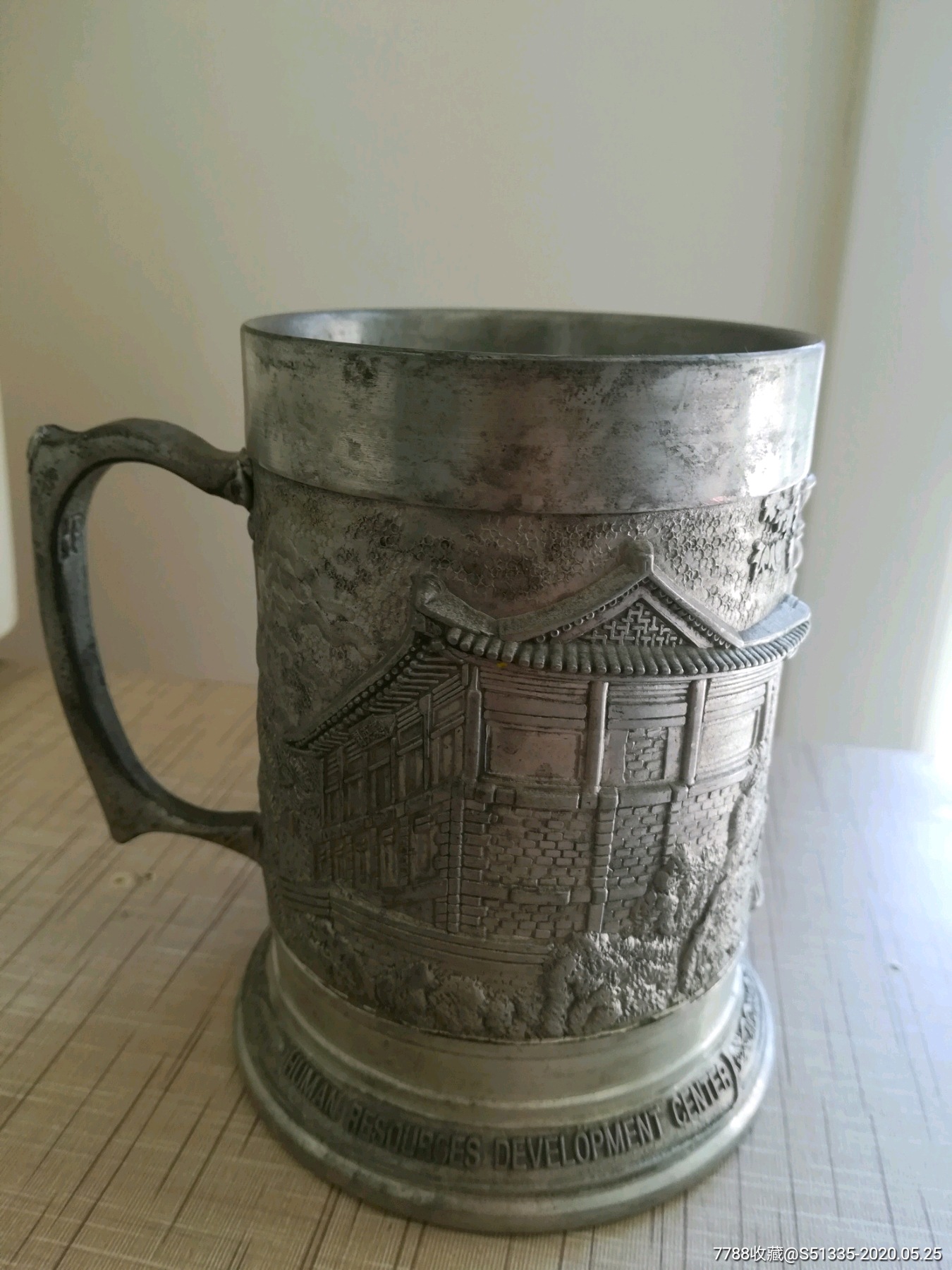 漂亮的外国浮雕杯子