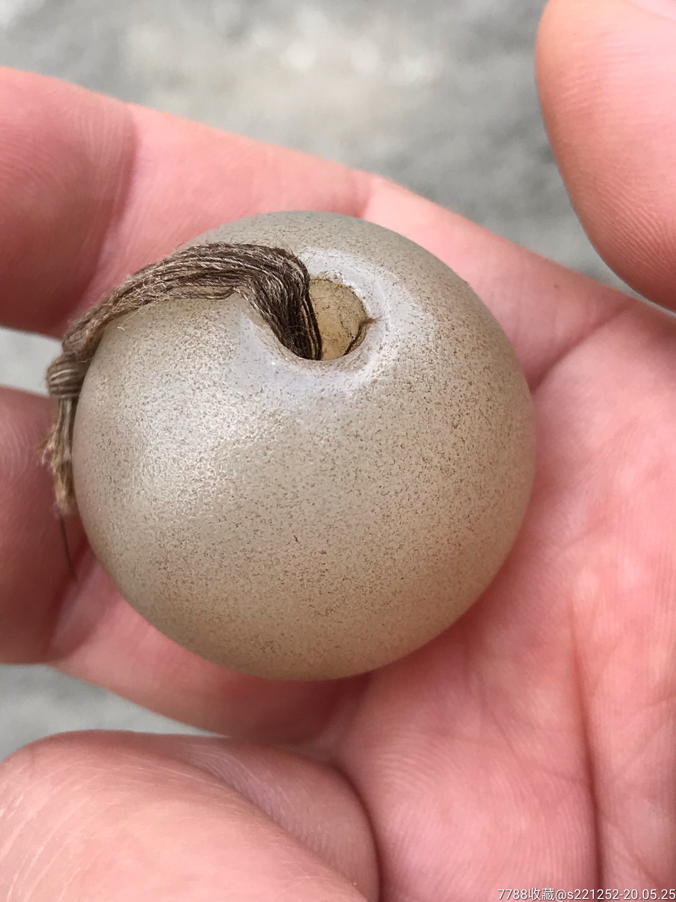 清代官帽顶珠一颗老玛瑙顶珠清代官帽顶珠一颗老玛瑙顶珠