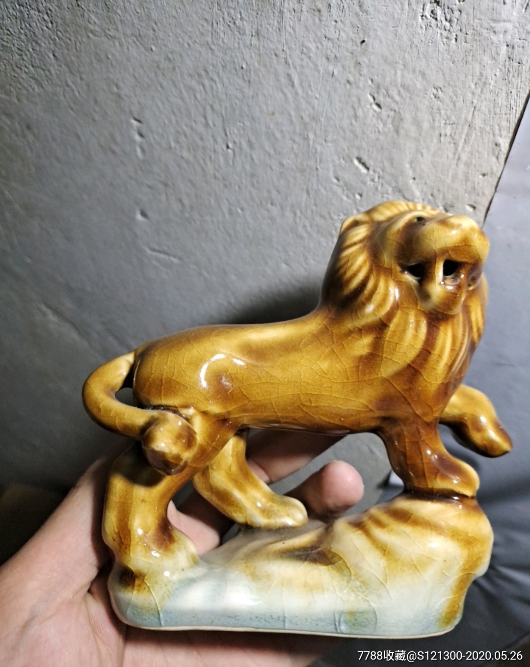 黄釉狮子摆件8品￥8099黄釉兔子笔筒8品￥6099小猫竹篮瓷器摆件8