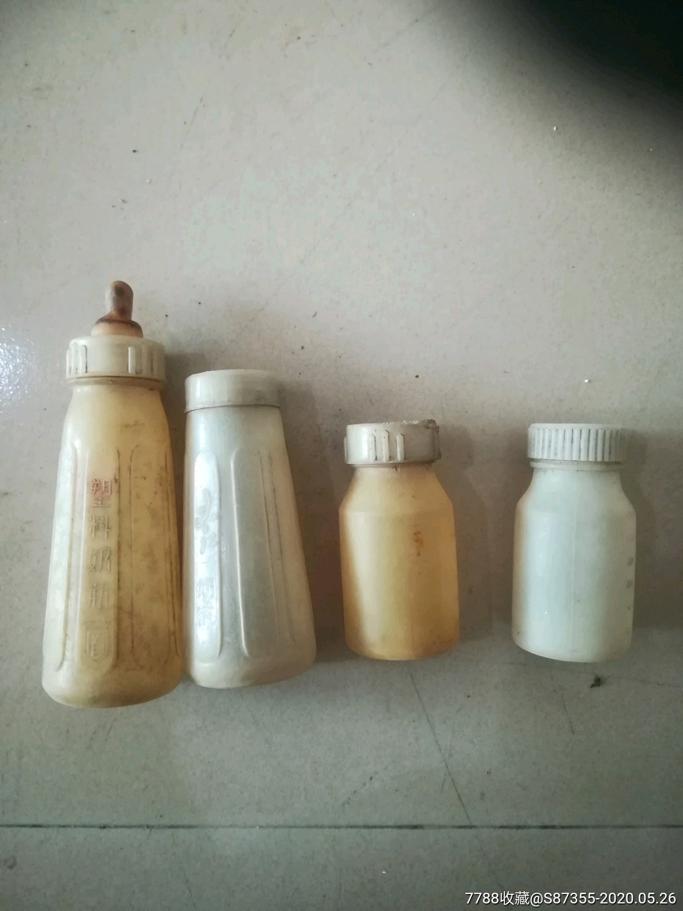 老塑料奶瓶