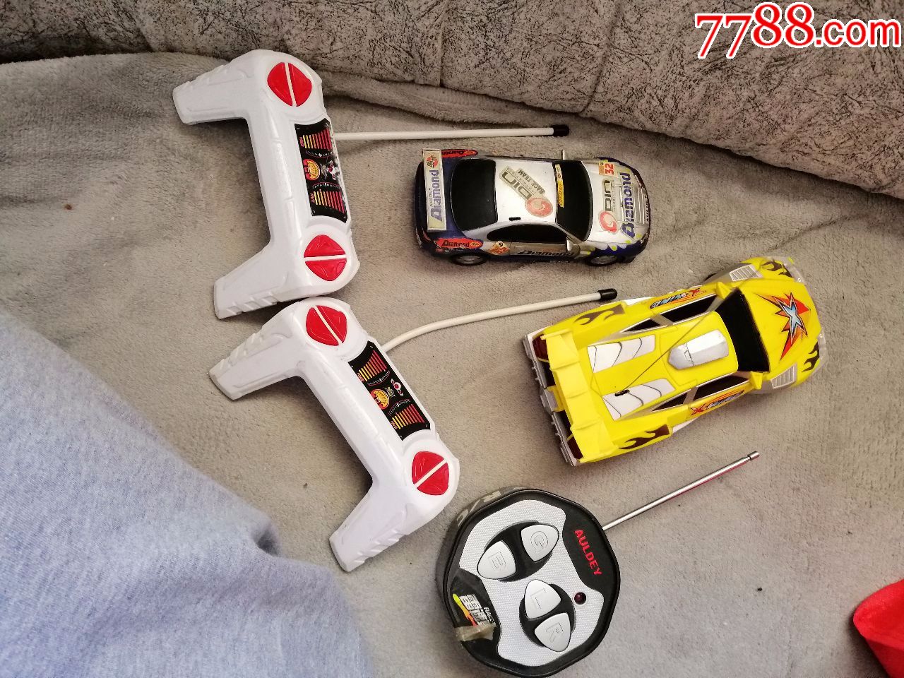 奥迪双钻车遥控车