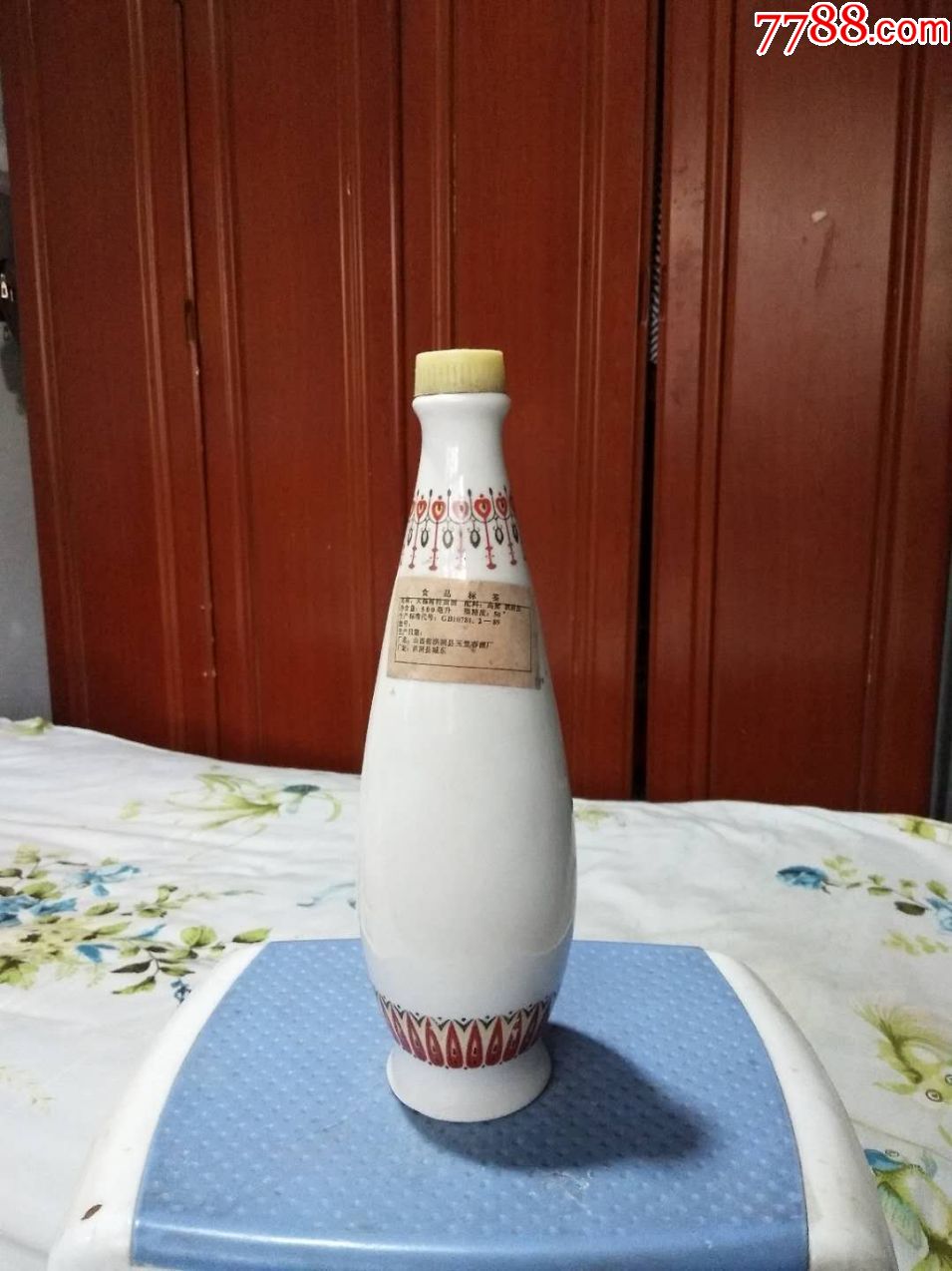 山西【大槐树特曲酒】老酒瓶一个【带盖和酒标】