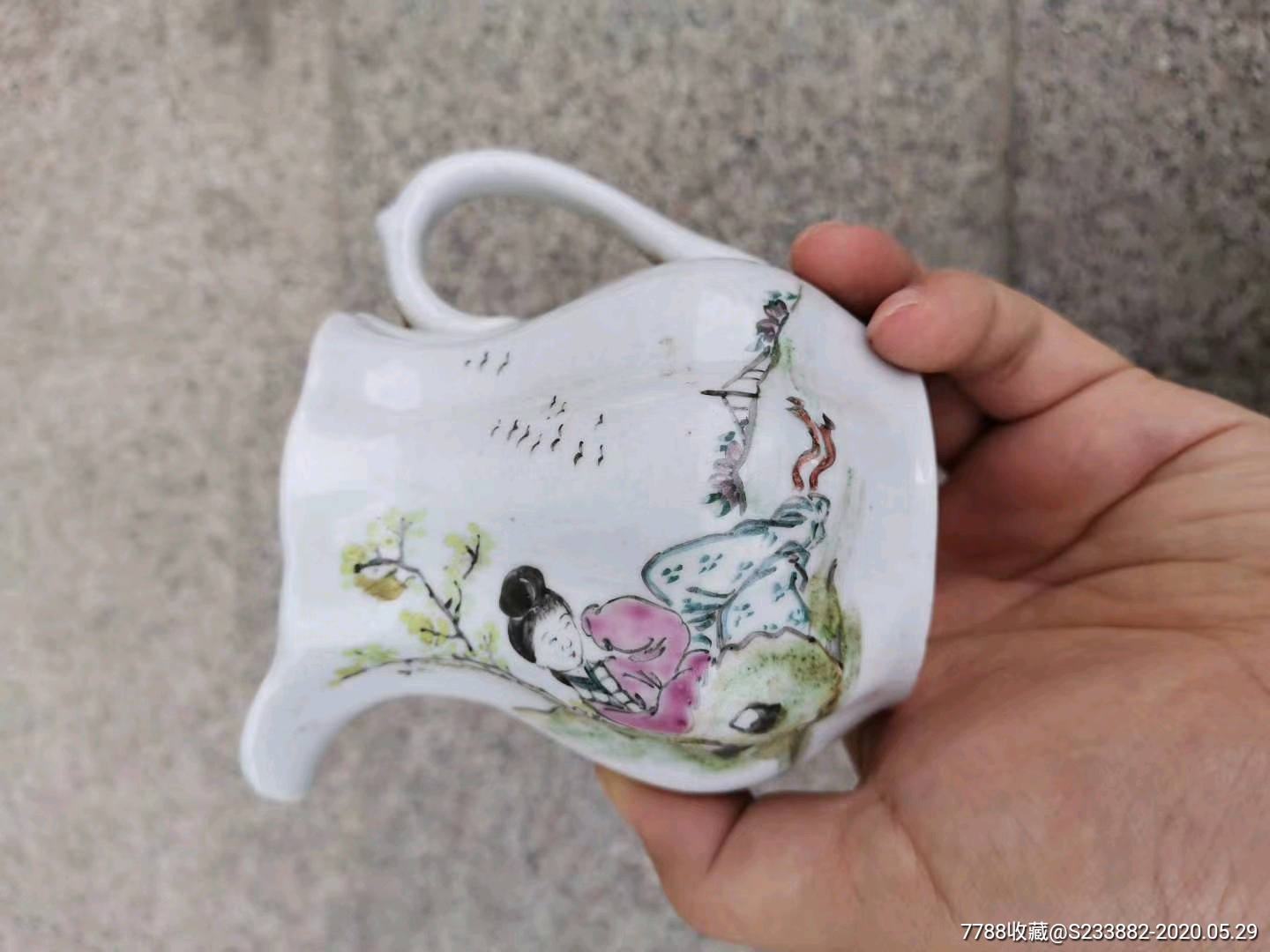 民国启新瓷厂仕女纹公倒杯