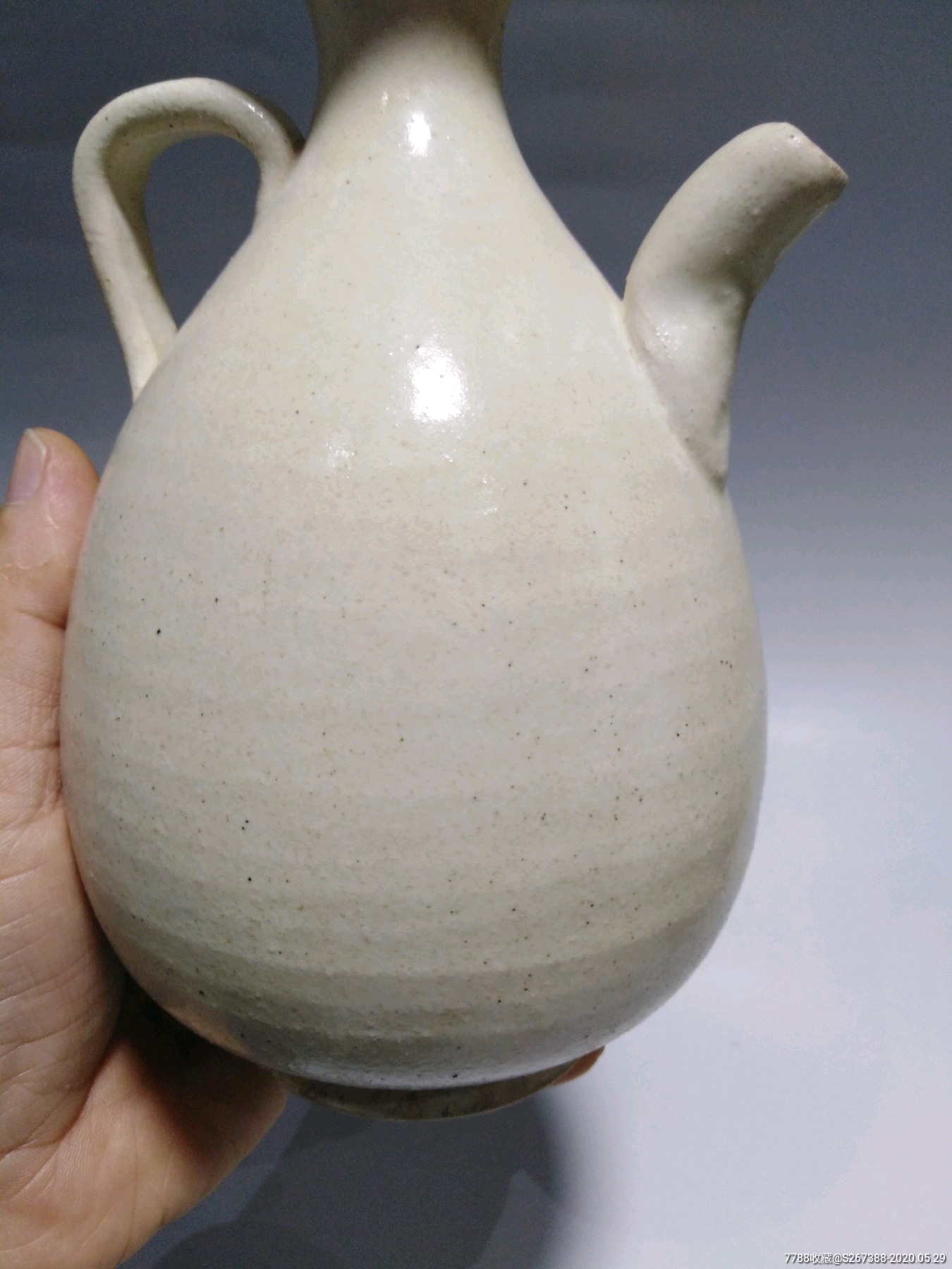 宋磁州窑白釉短流壶