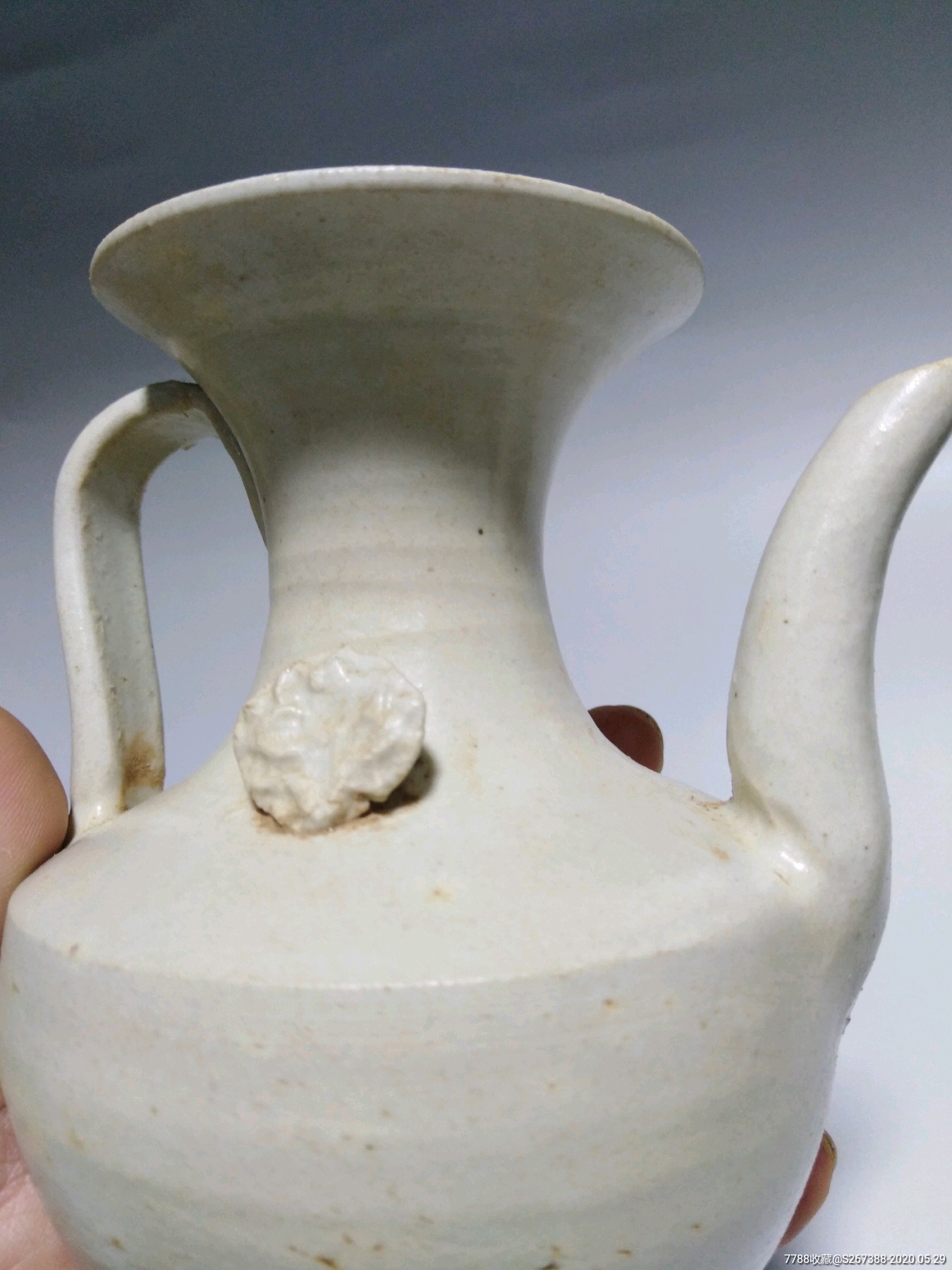 宋磁州窑白釉执壶