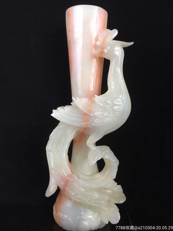 阿富汗玉凤凰圆雕摆件一对,玉质莹润,雕刻精美细腻,两只凤凰相对而望