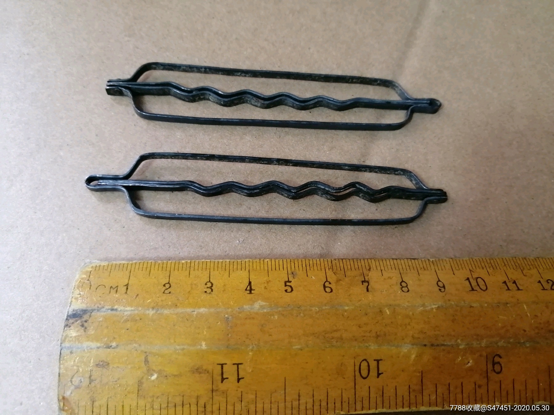 老外婆年青时代头发饰铁制发夹两支