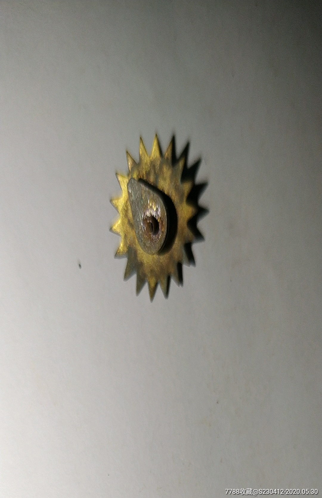 发条闹钟尖齿轮