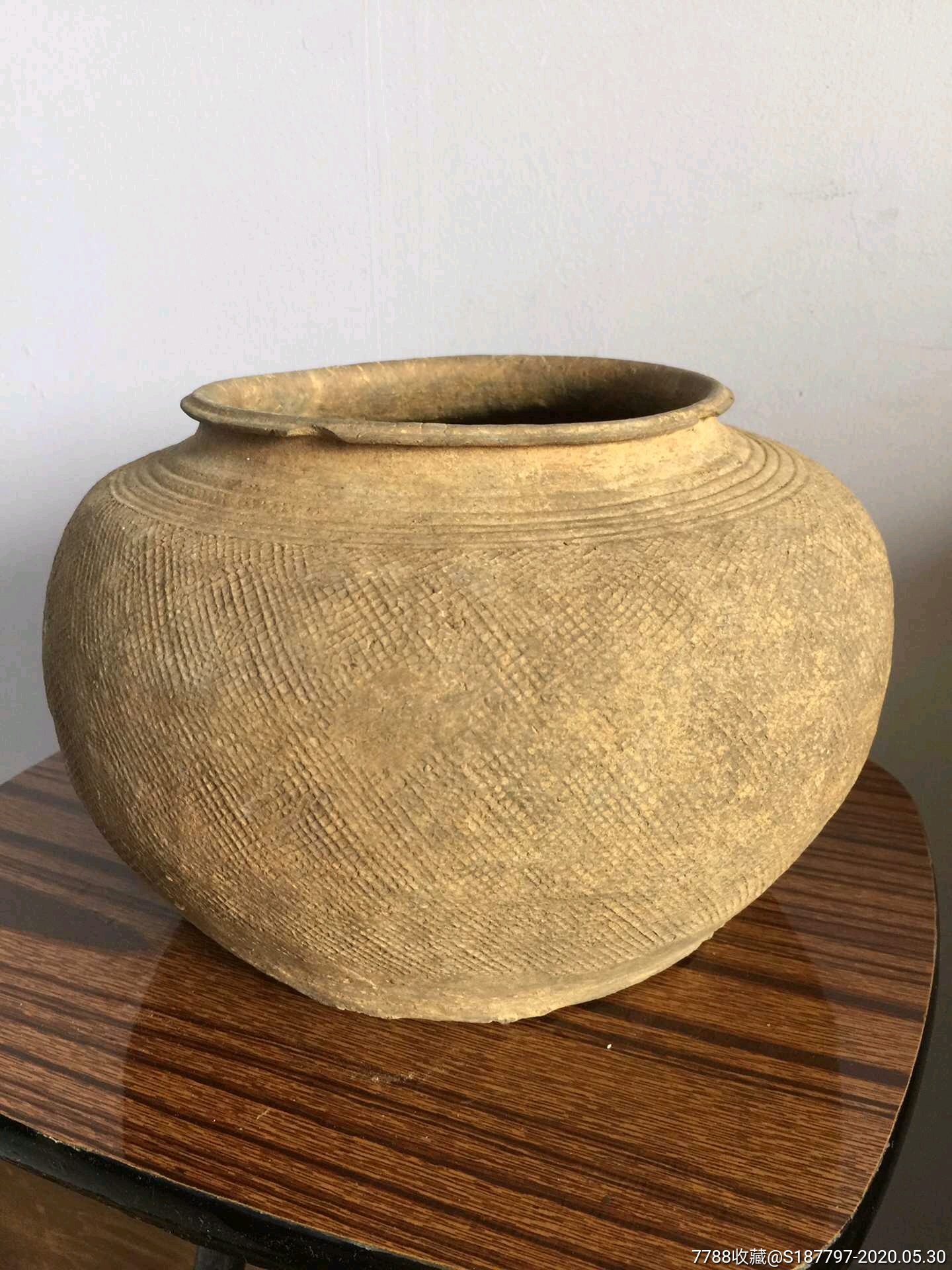 春秋陶印纹陶罐