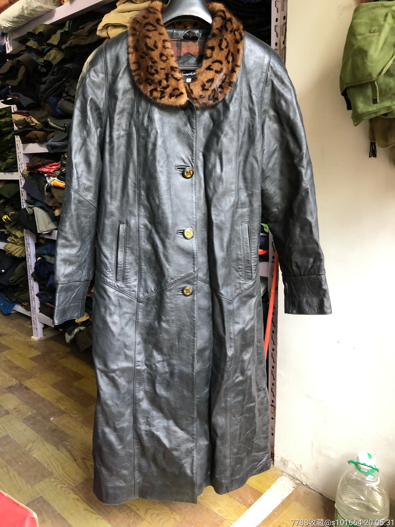 5品99全新老式羔羊毛皮毛一体大衣￥5009.